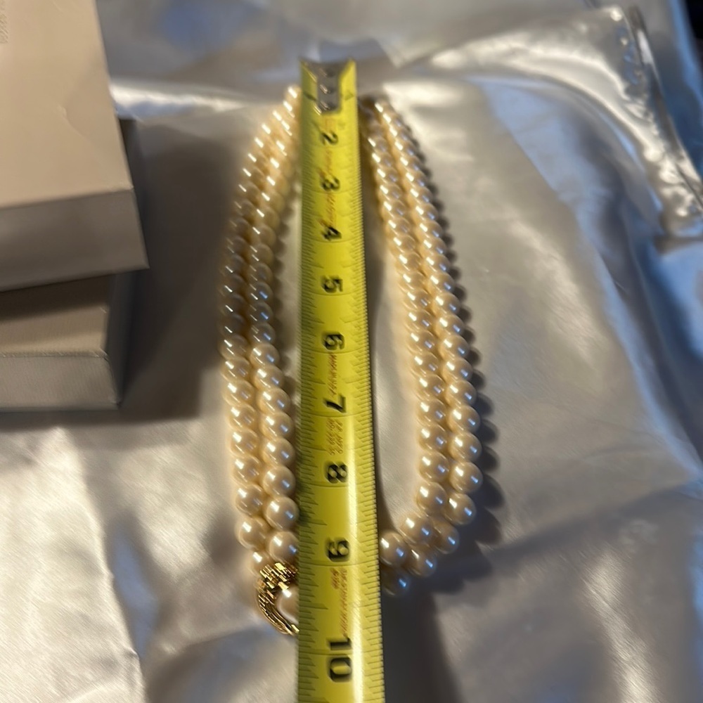 Avon Vintage (1987) Capital Style Necklace NIB PEARLESQUE WITH Gold Clasp